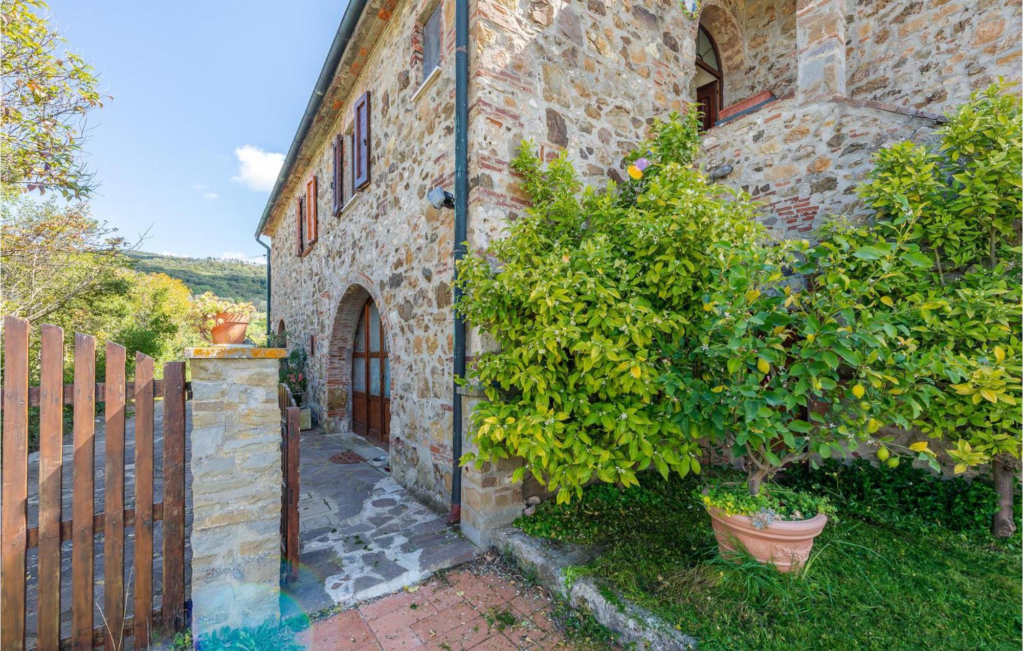 Cozy Home In Massa Marittima Gr With Kitchen Esterno foto